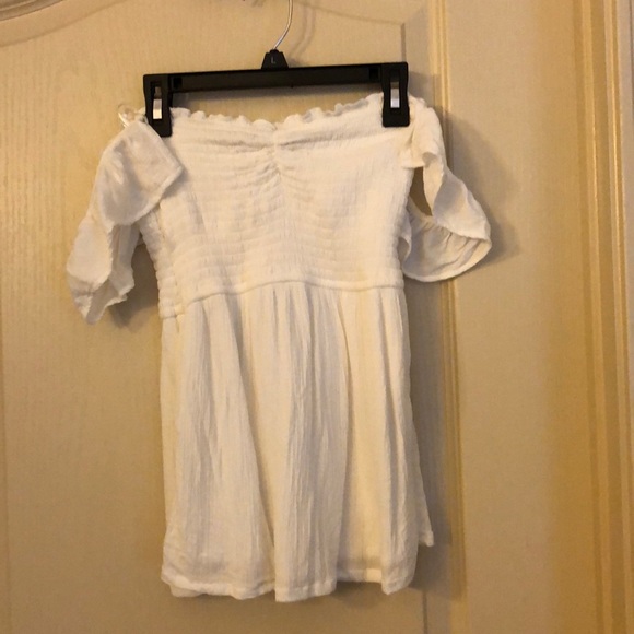 Hollister Tops - NWOT Hollister White Off The Shoulder Top XS